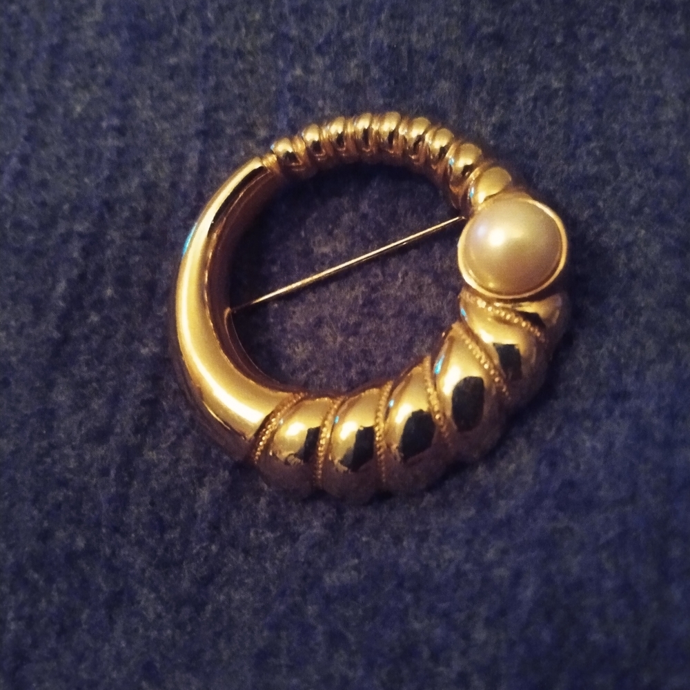 Faux Pearl Goldtone Brooch